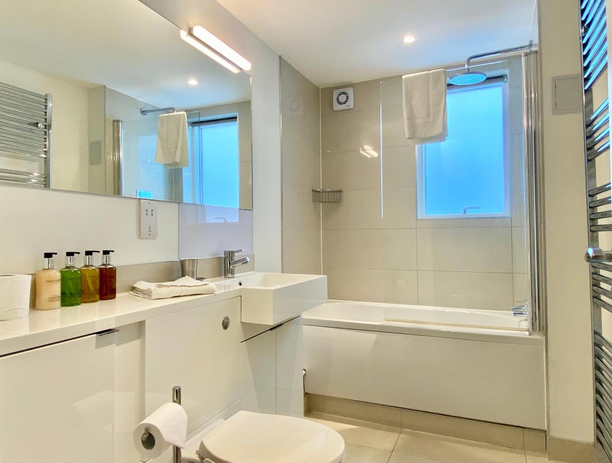 Your Space Apartments - Jubilee House เคมบริดจ์ ภายนอก รูปภาพ